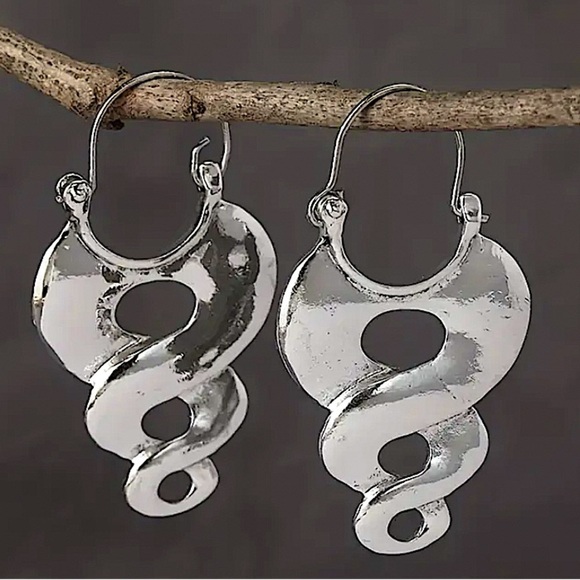 Silver Swirl Boho Earrings Geometric Irregular Dangle - Picture 3 of 6